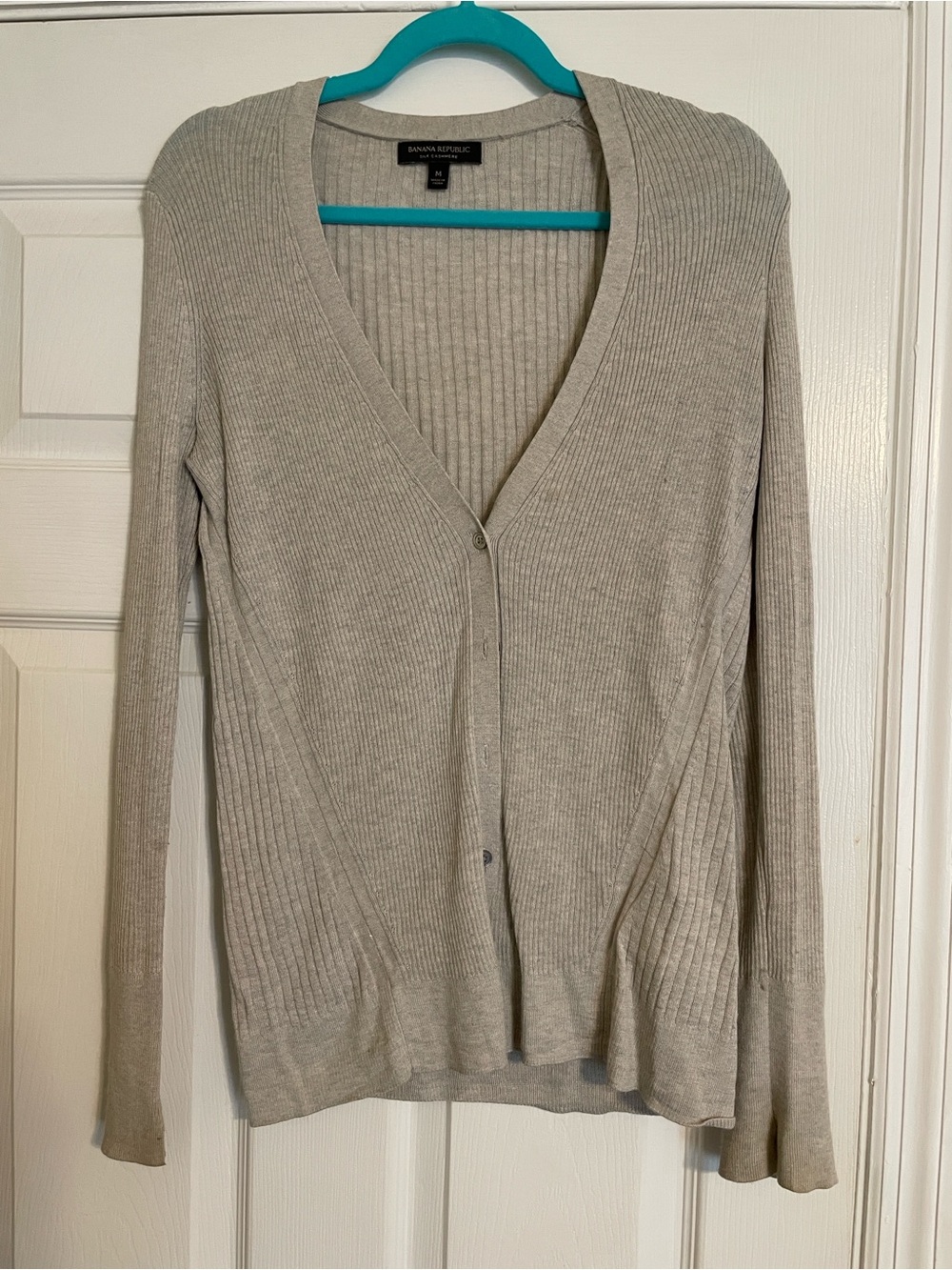 Banana Republic Women's Ribbed V-Neck silk cashmere button front Cardigan
